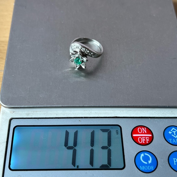 VINTAGE 14K WHITE GOOD EMERALD & DIAMOND FLOWER COCKTAIL RING FABULOUS FEMININE - Picture 8 of 16